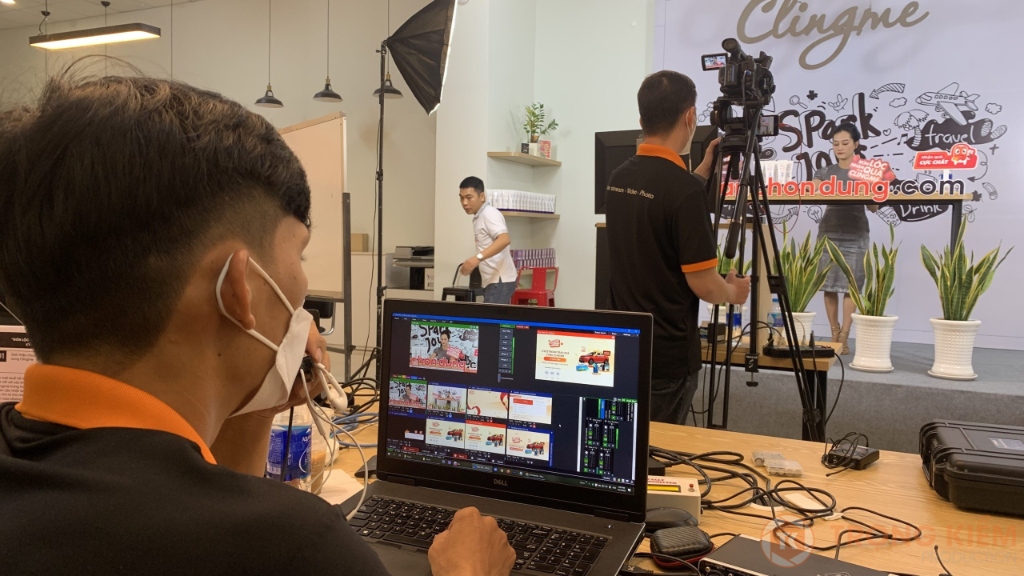 Vận hành bàn trộn livestream